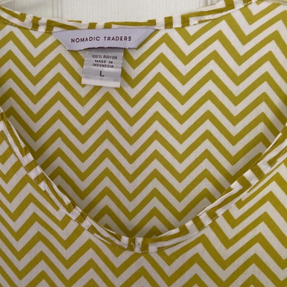 Women's Sz L Nomadic Traders Large Chevron Hi Low Top - Picture 2 of 3